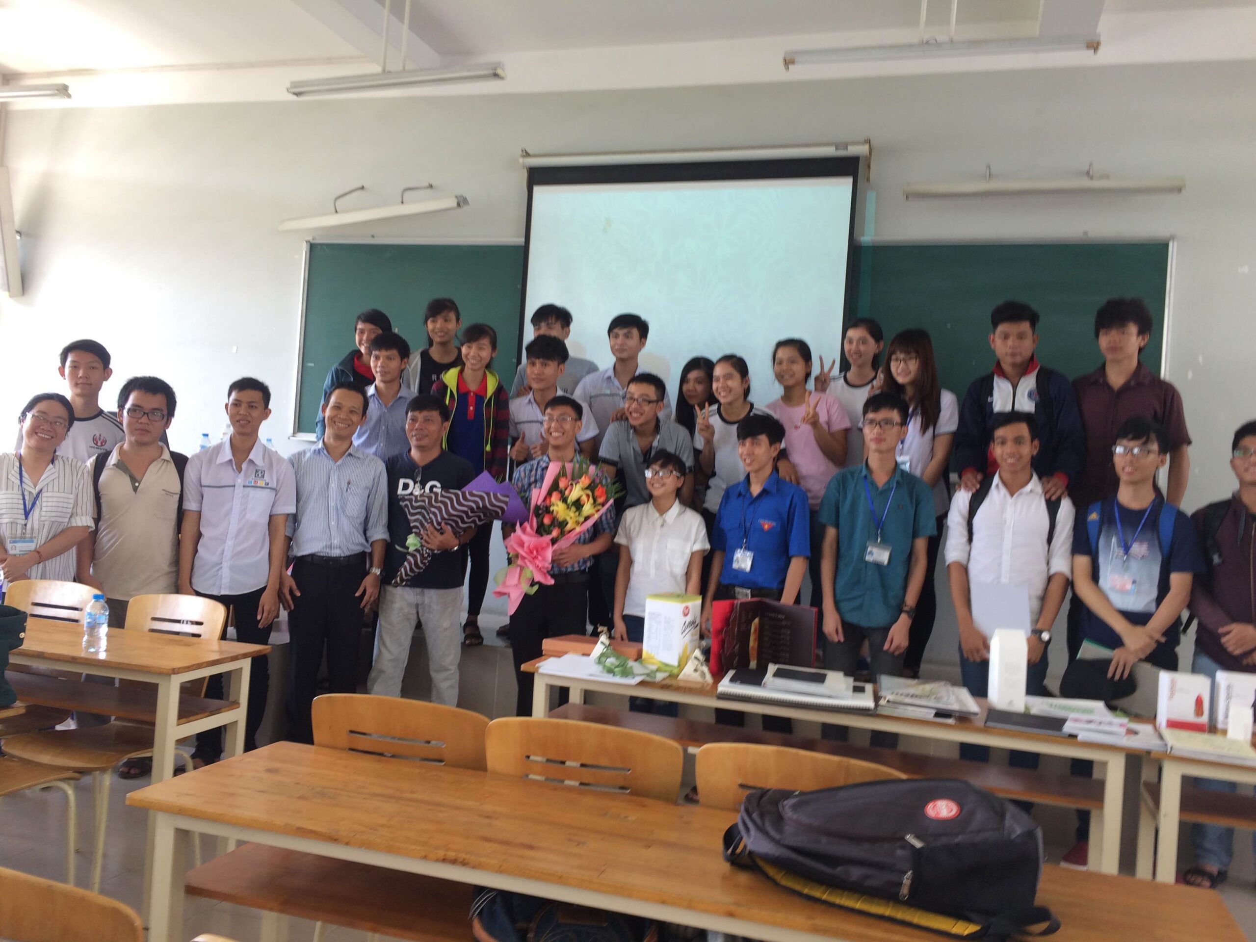 Buổi training về giấy và kĩ thuật in cho sinh viên trường ĐH SPKT TP.HCM
