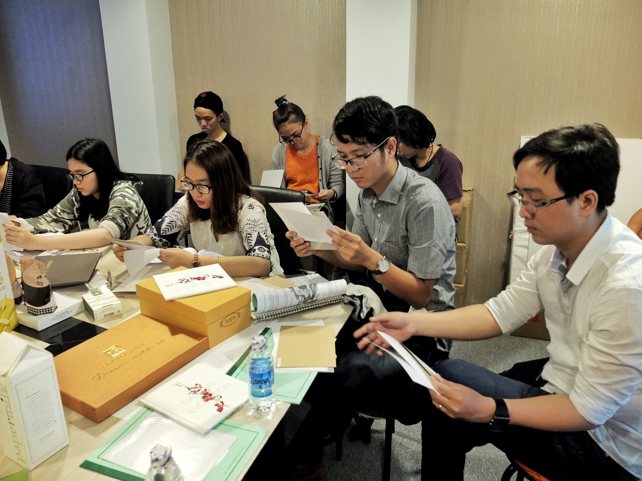Giấy Lan Vi | Học viên ADC Academy tham gia training về giấy và kĩ thuật in